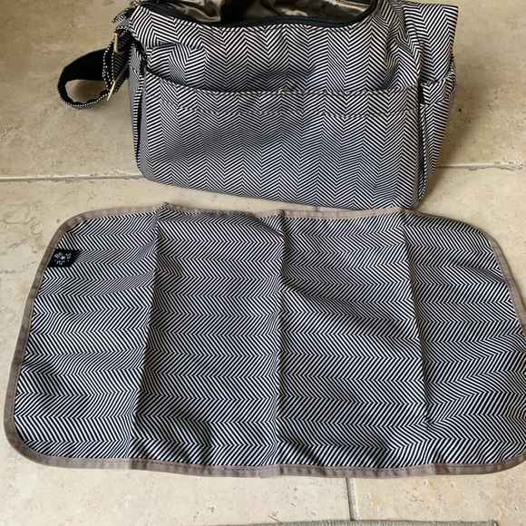 Ju-ju-be hobo Changing bag - Picture 2 of 8